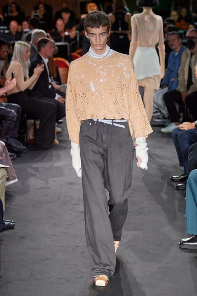 Look 11
